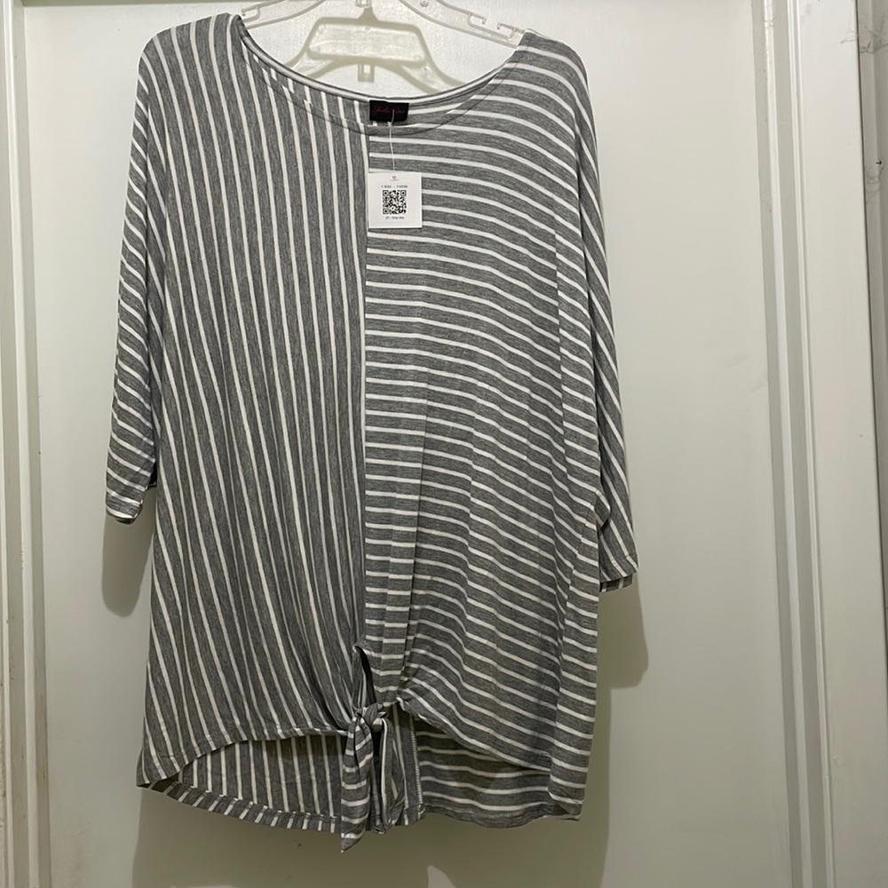 Shelia Rose knotted from tee. Size 2x